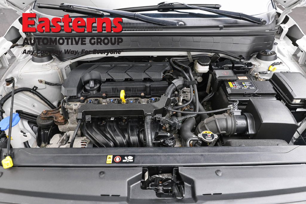 Used 2023 Hyundai Venue SEL FWD image 9