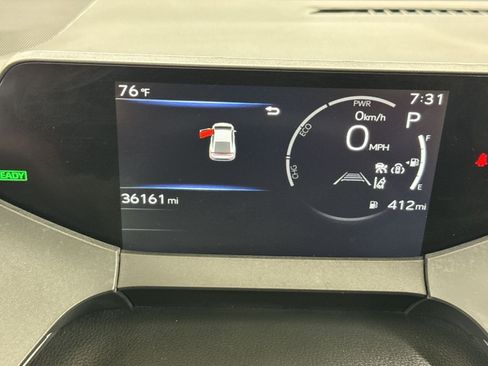 Used 2025 Toyota Prius LE AWD/4WD image 29