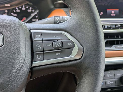 Certified 2025 Jeep Compass Limited AWD/4WD image 28