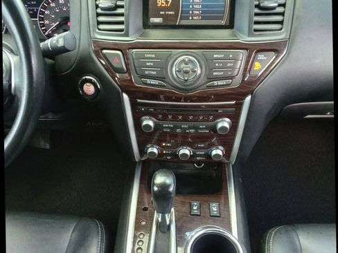 Used 2014 Nissan Pathfinder SL image 12