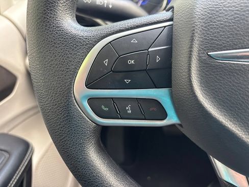 Used 2021 Chrysler Voyager Lxi FWD image 14