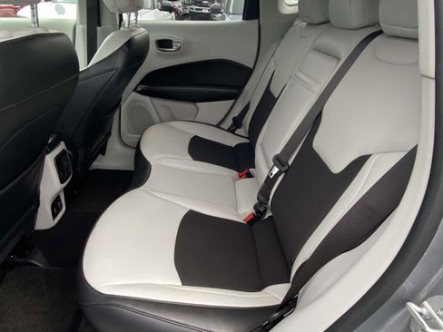 Used 2019 Jeep Compass Latitude image 10