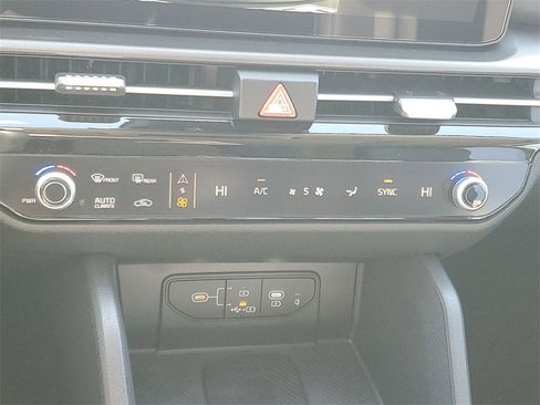 New 2026 Kia Sportage EX image 18