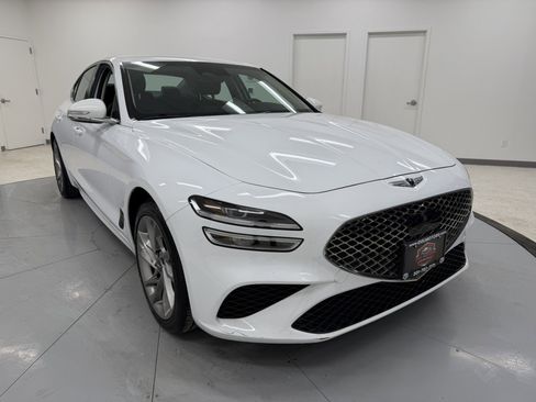Used 2022 Genesis G70 2.0T image 2