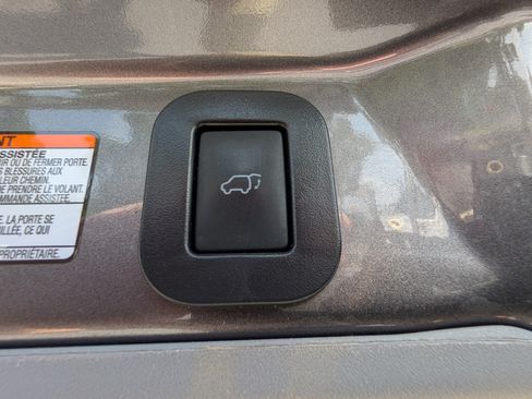 Used 2015 Toyota Sienna XLE w/ XLE Navigation Package FWD image 15
