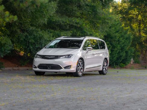 Used 2017 Chrysler Pacifica Limited FWD image 39
