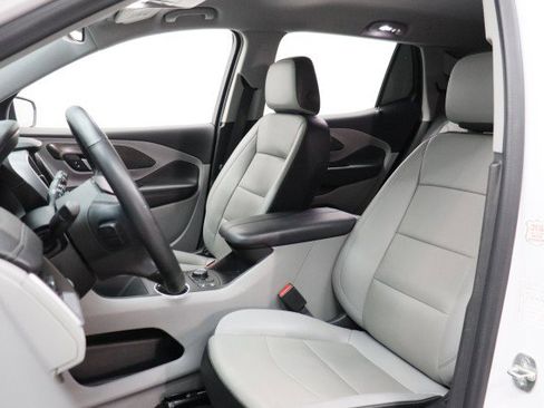 Used 2024 GMC Terrain SLT FWD image 8