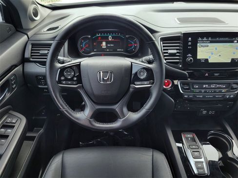 Used 2021 Honda Pilot Touring image 17
