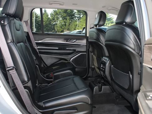 Used 2022 Jeep Grand Cherokee L Limited AWD/4WD image 13