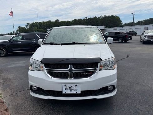 Used 2020 Dodge Grand Caravan SXT FWD image 2