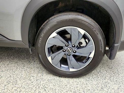Used 2024 Nissan Rogue SV FWD image 9