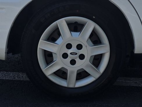 Used 2007 Ford Taurus SE FWD image 31