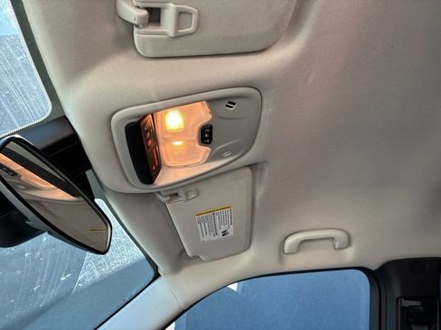 Used 2025 Chevrolet TrailBlazer LT FWD image 24