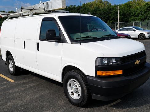 Used 2021 Chevrolet Express 2500 w/ Driver Convenience Package RWD image 8