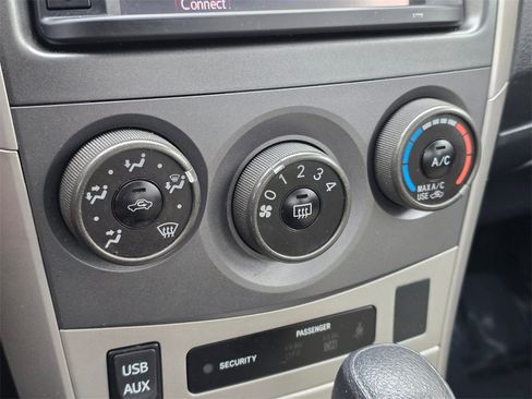 Used 2013 Toyota Corolla LE image 32