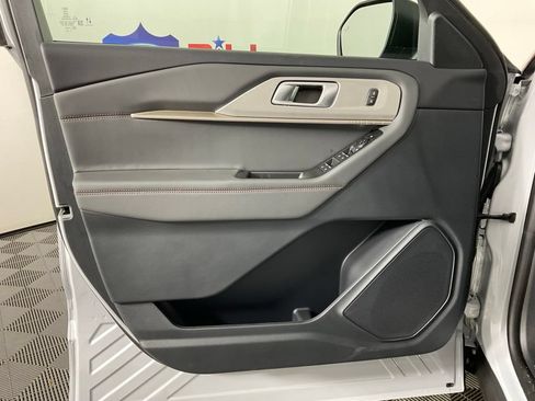 New 2026 Ford Explorer Active RWD image 12
