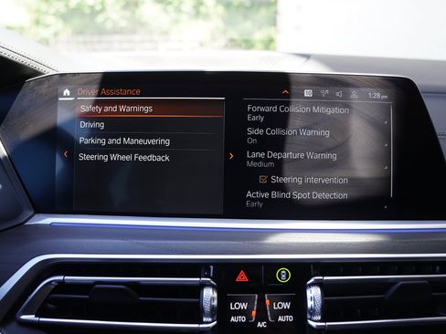 Used 2022 BMW X7 M50i AWD/4WD image 23