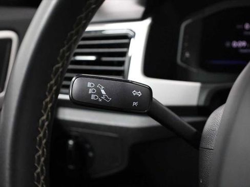Used 2023 Volkswagen Atlas Cross Sport SE FWD image 28