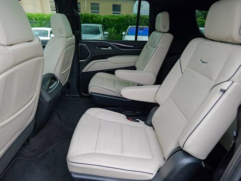Used 2023 Cadillac Escalade ESV Sport w/ Touring Package AWD/4WD image 28