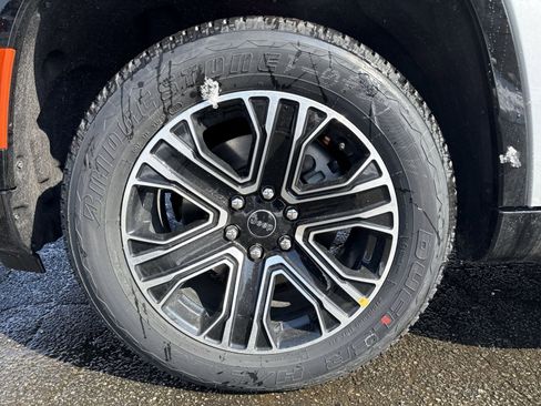 New 2026 Jeep Grand Wagoneer L 4WD w/ Premium Group I image 12