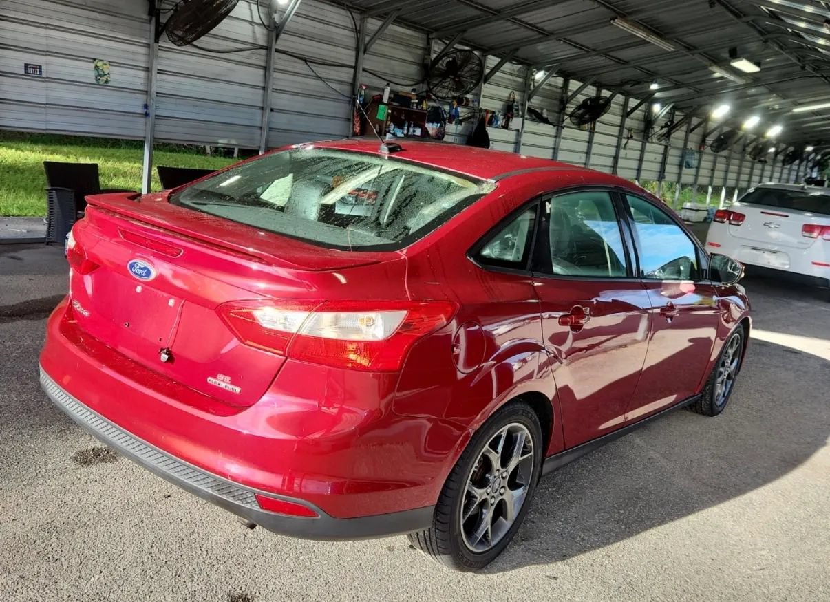 Used 2014 Ford Focus SE w/ Equipment Group 201A FWD image 4