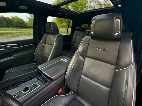 Used 2022 Cadillac Escalade ESV Sport w/ Touring Package AWD/4WD image 12