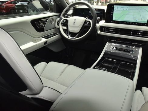 New 2026 Lincoln Aviator Black Label w/ Jet Appearance Package AWD/4WD image 16