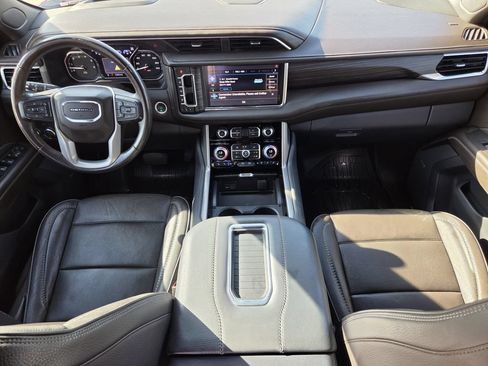 Used 2021 GMC Yukon XL Denali w/ Denali Premium Package AWD/4WD image 12