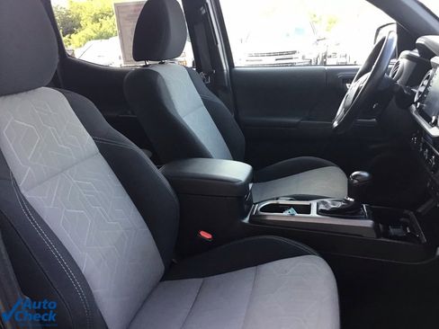 Used 2022 Toyota Tacoma TRD Off-Road image 20