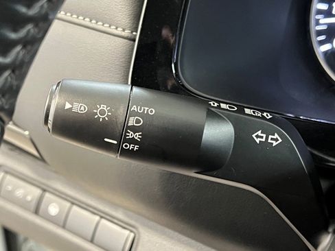 Used 2024 Nissan Pathfinder SV image 32