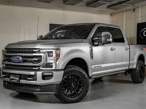 Used 2022 Ford F250 Platinum w/ FX4 Off-Road Package AWD/4WD image 4