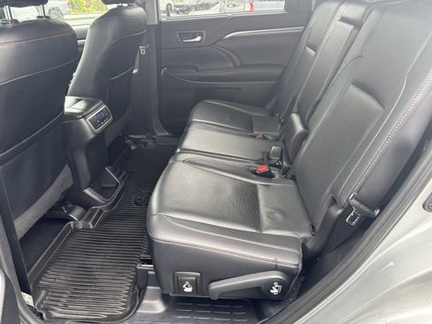 Used 2019 Toyota Highlander Limited AWD/4WD image 25