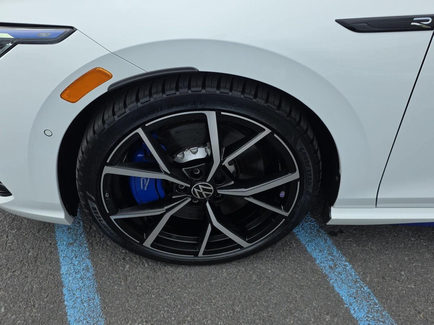 Used 2024 Volkswagen Golf R AWD/4WD image 4