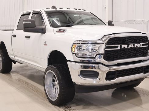 Used 2024 RAM 2500 Tradesman w/ Chrome Appearance Group image 4