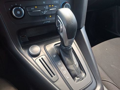 Used 2017 Ford Focus SE FWD image 14