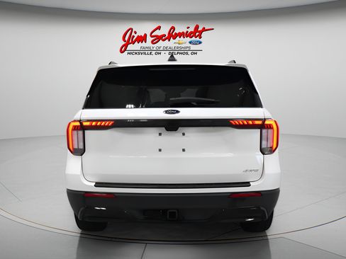 Used 2025 Ford Explorer ST-Line w/ ST-Line Street Pack AWD/4WD image 3