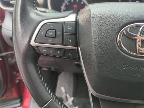 Used 2023 Toyota Highlander XLE image 15