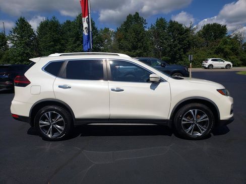 Used 2019 Nissan Rogue SV w/ Premium Package AWD/4WD image 4