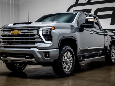Used 2025 Chevrolet Silverado 3500 High Country w/ Technology Package AWD/4WD image 31