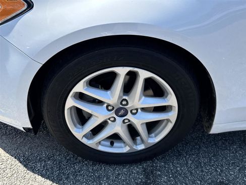 Used 2015 Ford Fusion SE w/ Equipment Group 202A FWD image 10