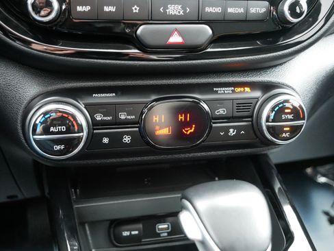 Certified 2022 Kia Soul EX image 23