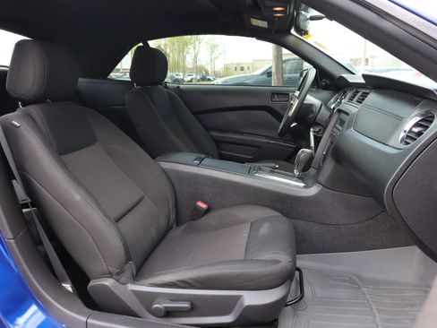Used 2013 Ford Mustang GT image 23