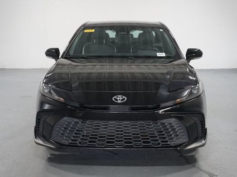 Used 2025 Toyota Camry SE FWD image 2