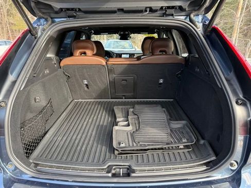 Certified 2023 Volvo XC60 B5 Ultimate w/ Climate Package image 32