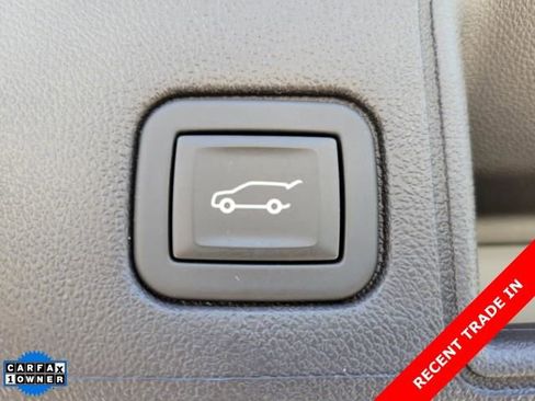 Used 2023 GMC Terrain SLT w/ LPO, Floor Liner Package AWD/4WD image 10