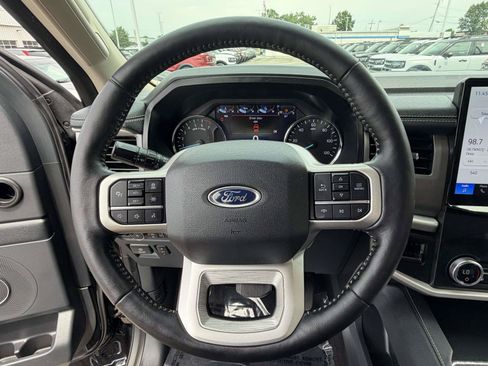 Used 2022 Ford Expedition XLT AWD/4WD image 12