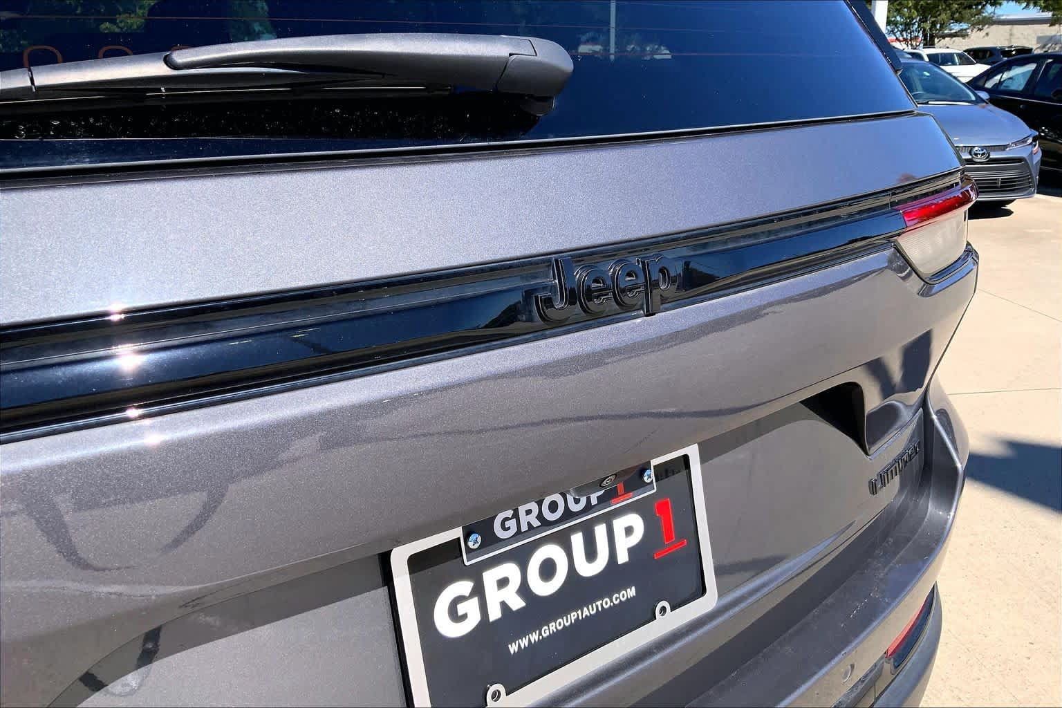 Used 2025 Jeep Grand Cherokee Limited w/ Black Appearance Package AWD/4WD image 33