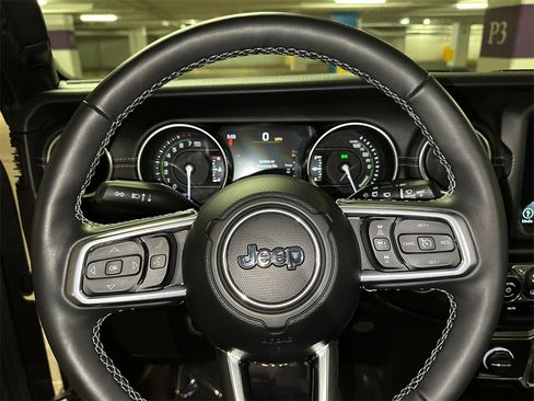 Used 2022 Jeep Wrangler Unlimited Sahara w/ Cold Weather Group image 27