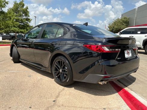 Used 2026 Toyota Camry SE FWD image 8