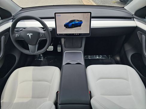 Used 2023 Tesla Model Y Performance AWD/4WD image 19